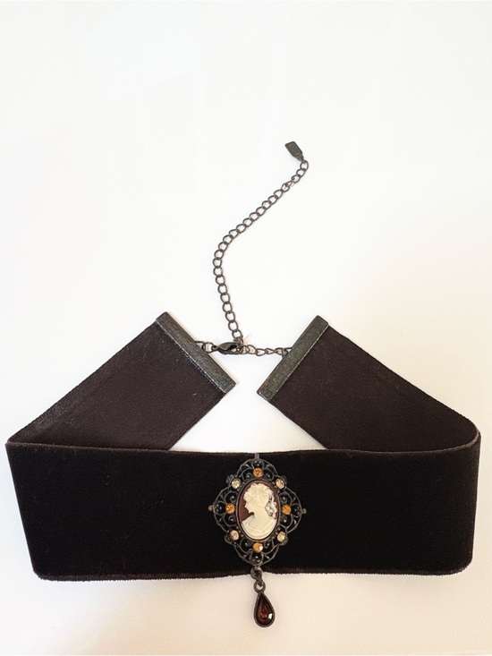 Jewelry - Vintage-Inspired Brown Velvet Cameo Choker Necklace - BOGO Deal